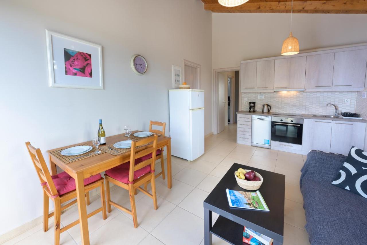 Pangolas Apartments Paxos Longós المظهر الخارجي الصورة