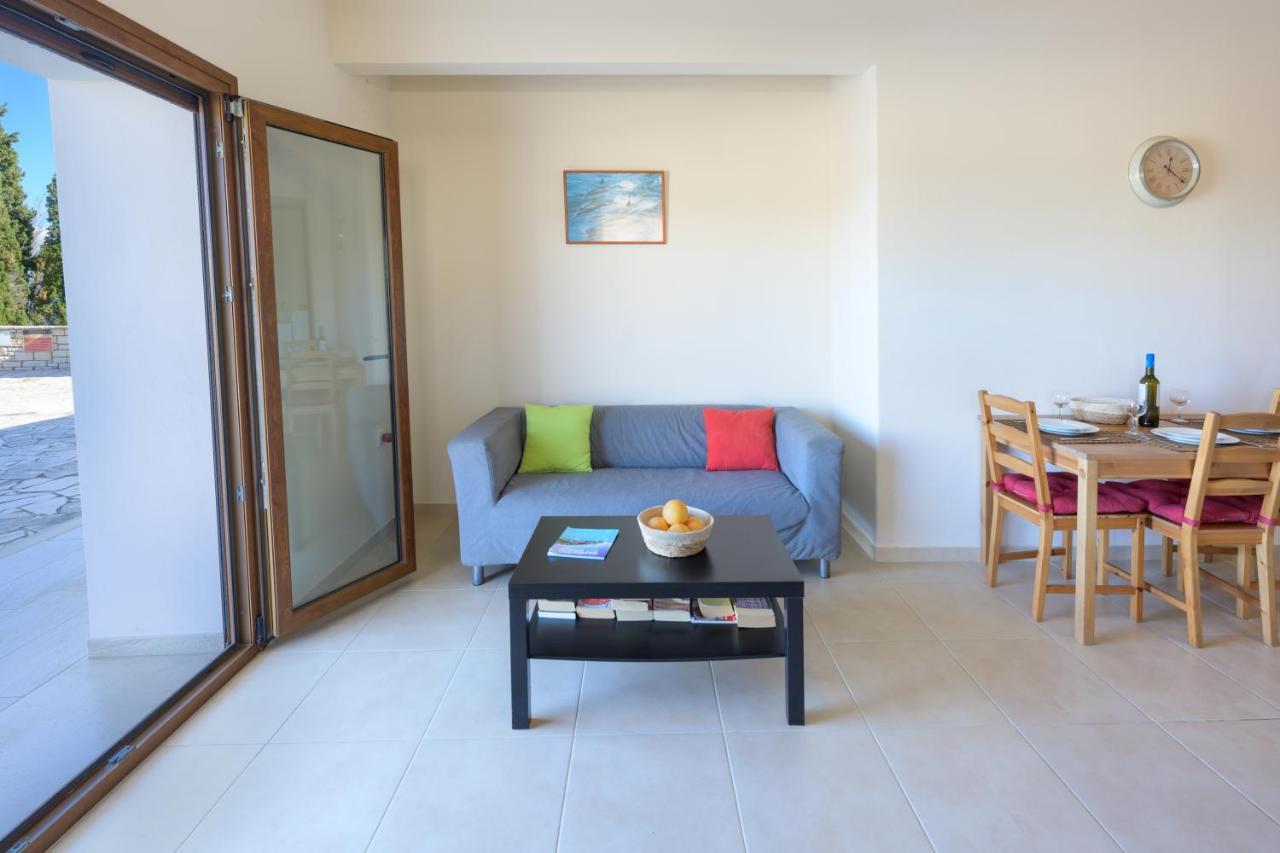 Pangolas Apartments Paxos Longós المظهر الخارجي الصورة
