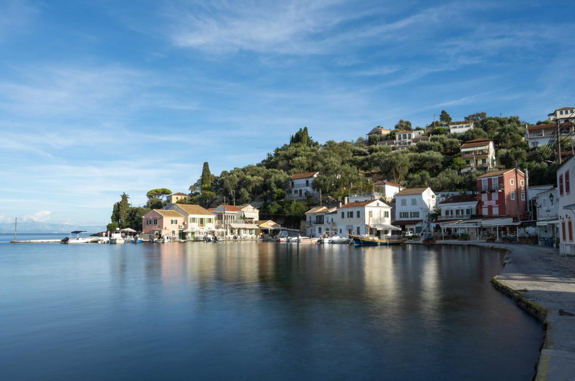 Pangolas Apartments Paxos Longós المظهر الخارجي الصورة
