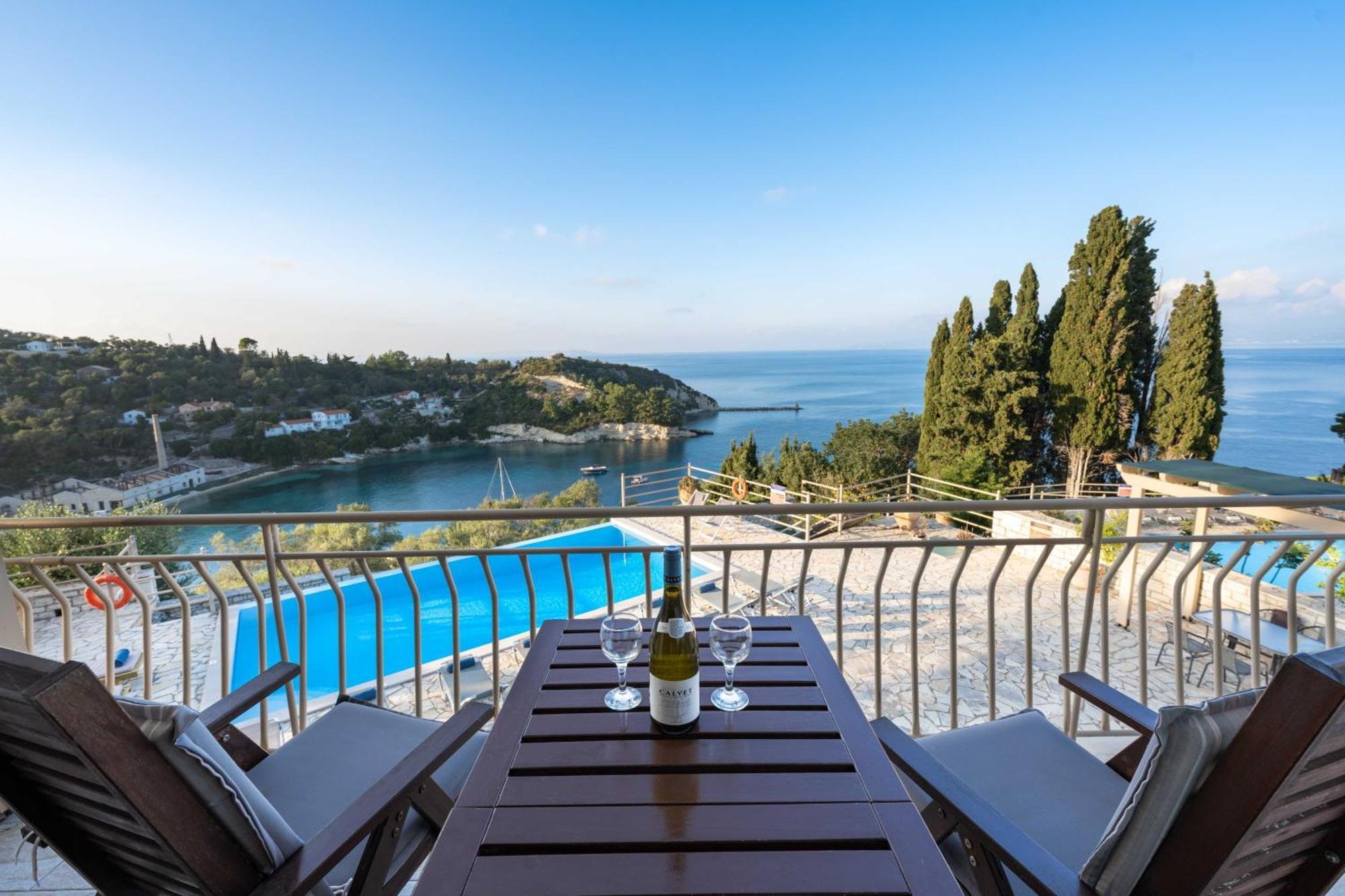 Pangolas Apartments Paxos Longós المظهر الخارجي الصورة