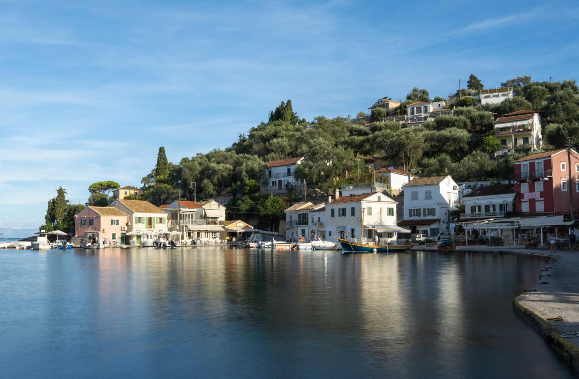 Pangolas Apartments Paxos Longós المظهر الخارجي الصورة