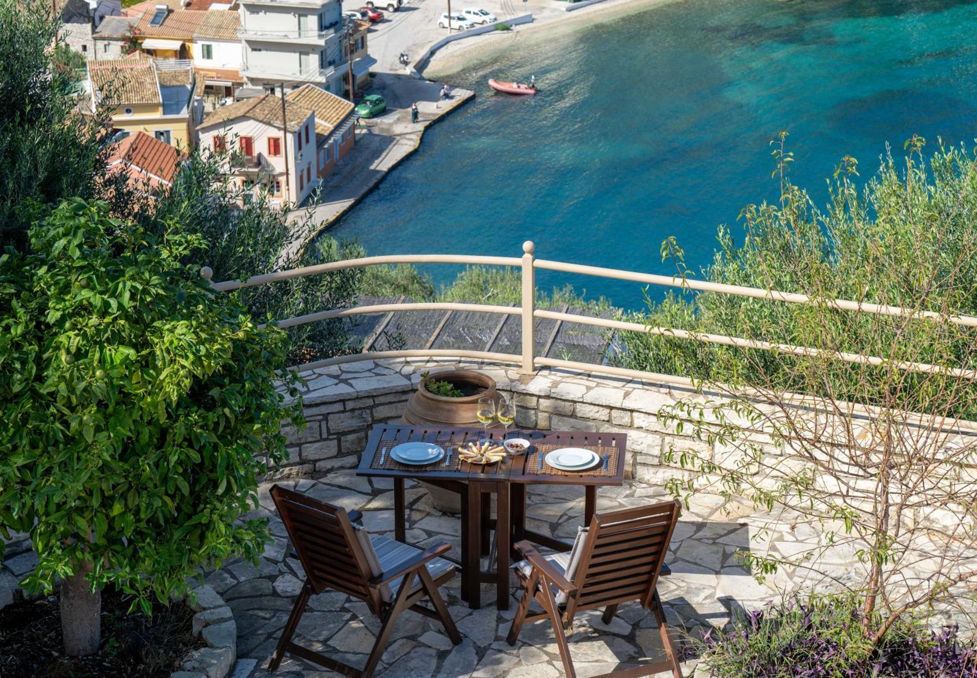 Pangolas Apartments Paxos Longós المظهر الخارجي الصورة